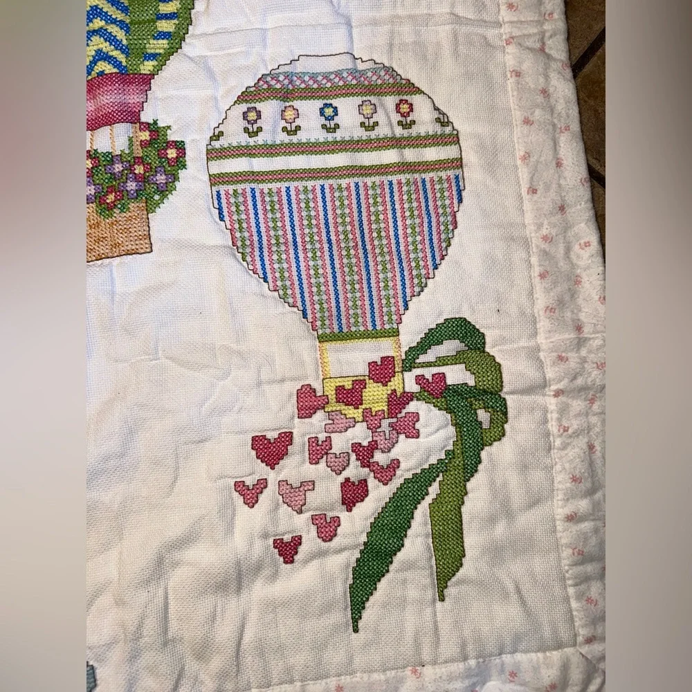 Hot air balloon baby blanket. There are 5 different hot air balloons - beautiful